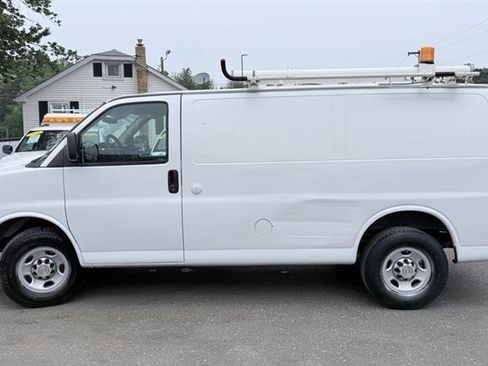 Used 2011 Chevrolet Express 2500 RWD image 9