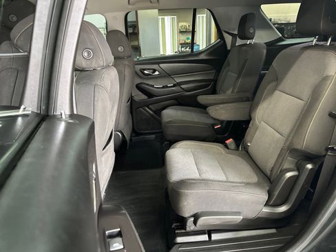 Used 2018 Chevrolet Traverse LT image 17