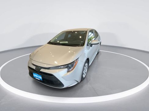 Used 2024 Toyota Corolla LE FWD image 4