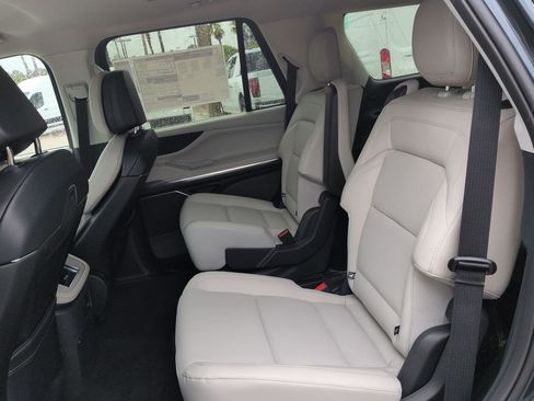 New 2026 Lincoln Navigator Premiere AWD/4WD image 14