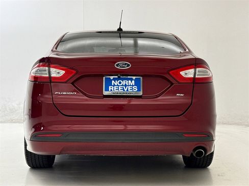 Used 2015 Ford Fusion SE image 9