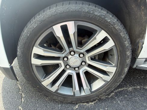 Used 2017 GMC Yukon SLT AWD/4WD image 23