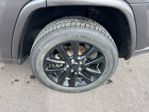 Used 2018 Jeep Grand Cherokee Altitude image 13