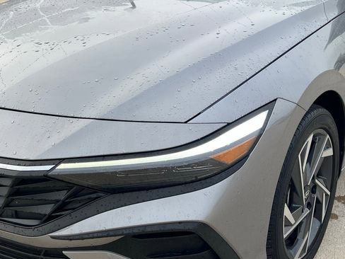 Certified 2025 Hyundai Elantra Sport image 4