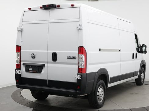 Used 2025 RAM ProMaster 2500 w/ Convenience Group FWD image 8