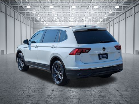 Used 2024 Volkswagen Tiguan SE w/ Panoramic Sunroof Package AWD/4WD image 3