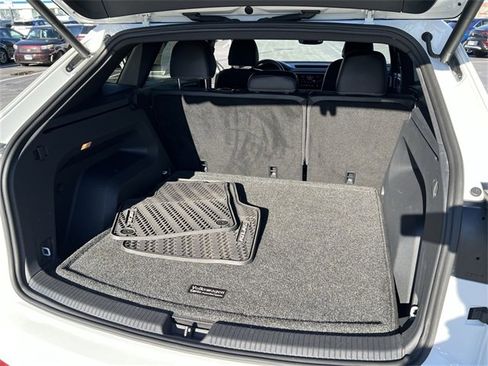 Used 2021 Volkswagen Atlas Cross Sport SE image 19