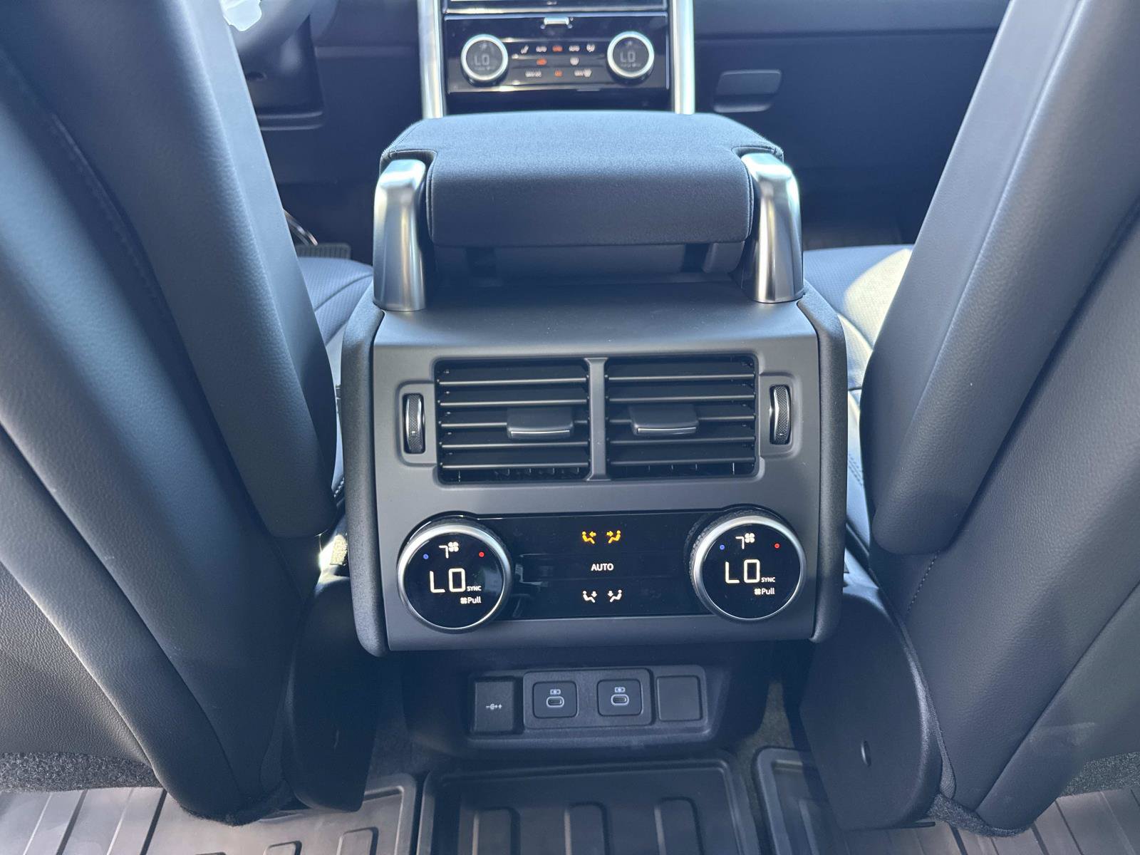 Used 2026 Land Rover Discovery S AWD/4WD image 17