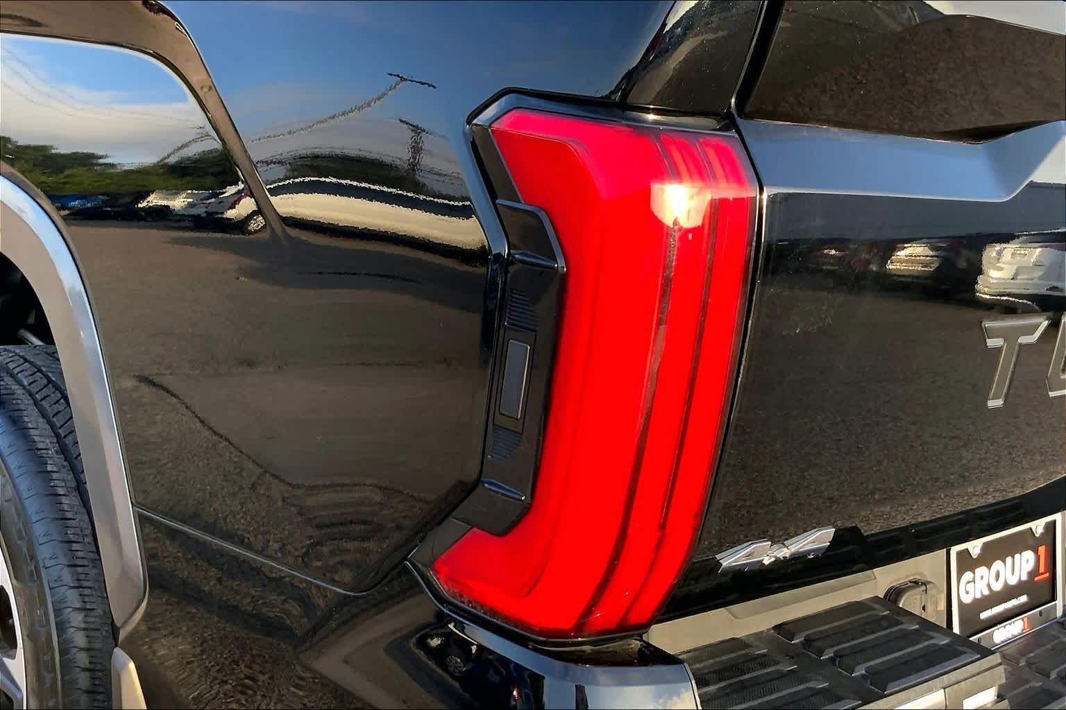 Used 2025 Toyota Tundra Limited AWD/4WD image 28