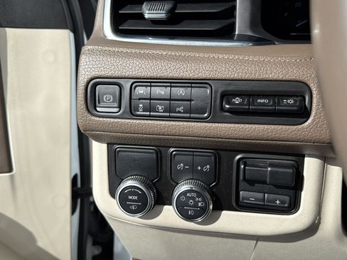 Used 2023 GMC Yukon Denali w/ Denali Reserve Package image 21