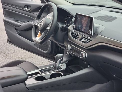 Used 2024 Nissan Altima 2.5 SV image 25