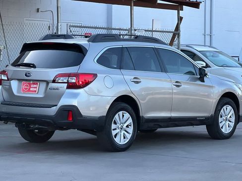 Used 2019 Subaru Outback 2.5i Premium AWD/4WD image 3