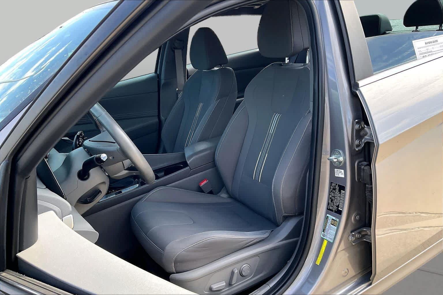 Used 2021 Hyundai Elantra SEL w/ Convenience + Premium Package FWD image 8