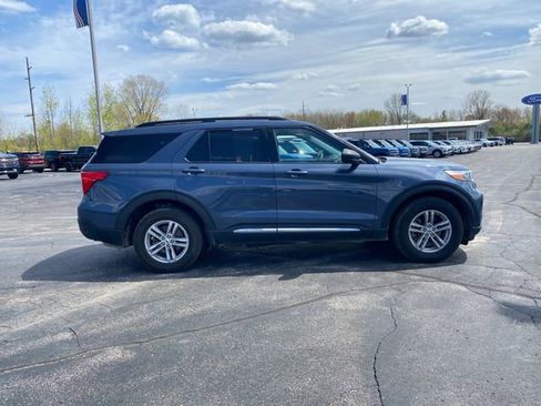 Used 2021 Ford Explorer XLT w/ Equipment Group 202A AWD/4WD image 11