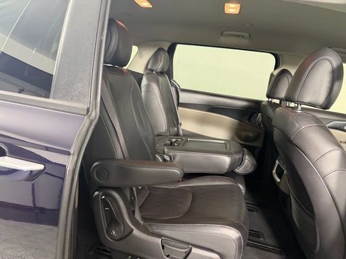 Used 2025 Kia Carnival image 26