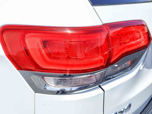 Used 2015 Jeep Grand Cherokee Laredo w/ Quick Order Package 23E AWD/4WD image 23