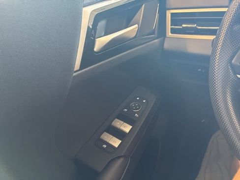 Used 2024 Mitsubishi Outlander ES image 14