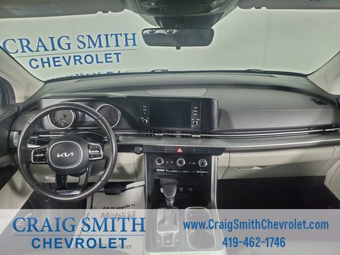 Used 2024 Kia Carnival LX image 19