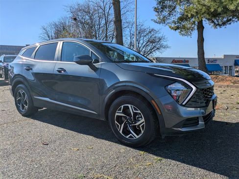 Used 2023 Kia Sportage LX image 2