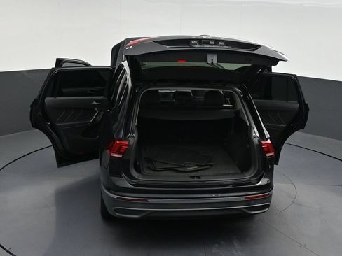 Used 2022 Volkswagen Tiguan SE w/ Panoramic Sunroof Package AWD/4WD image 34