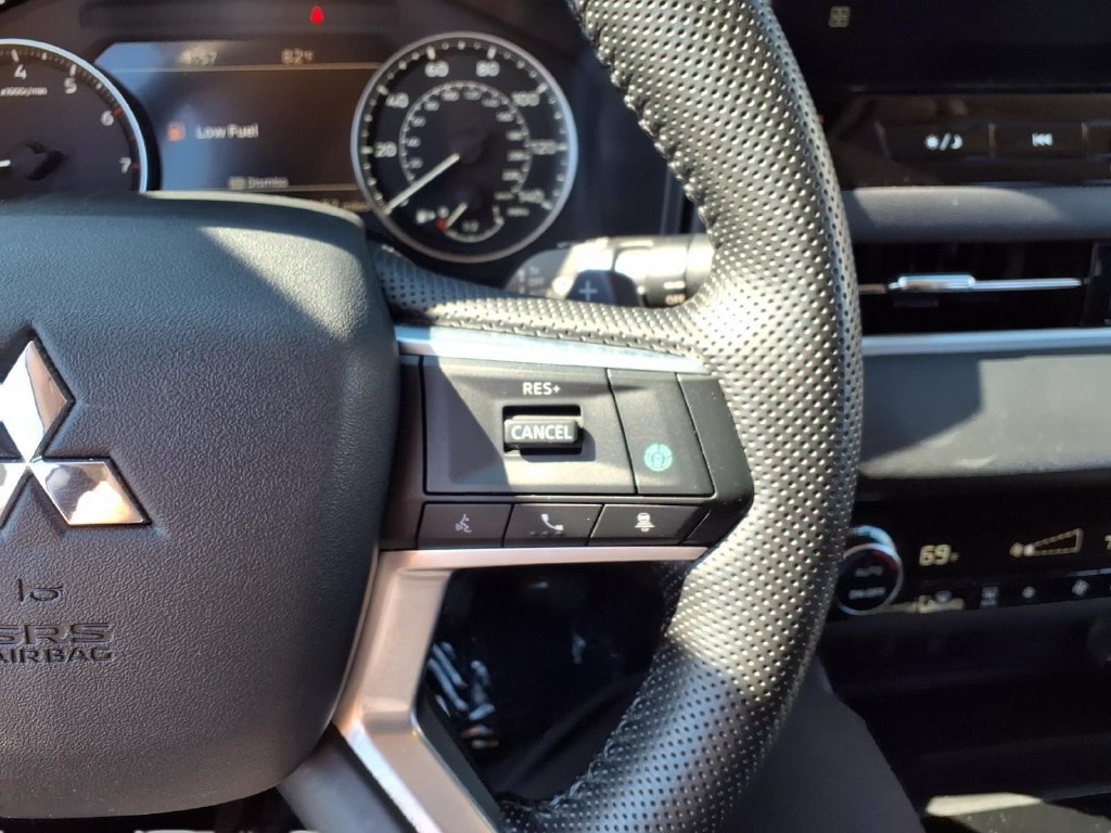 Used 2025 Mitsubishi Outlander SE AWD/4WD image 15