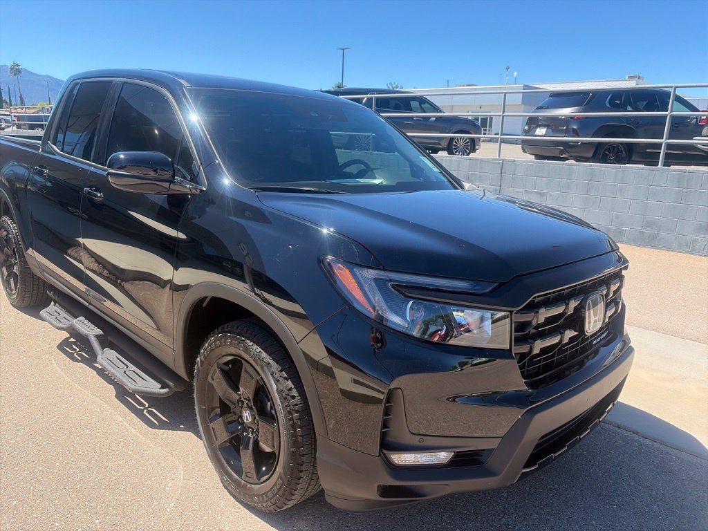 Used 2025 Honda Ridgeline Black Edition image 3
