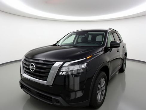 Used 2025 Nissan Pathfinder SV AWD/4WD image 3