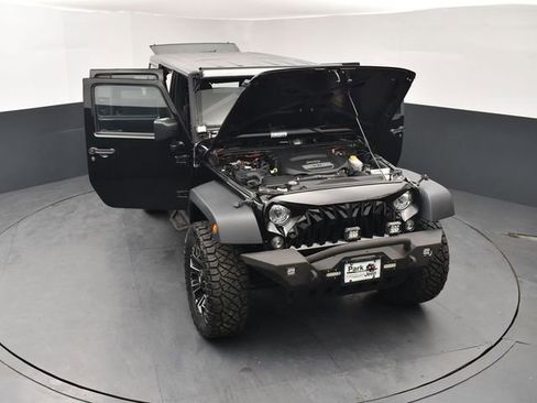Used 2018 Jeep Wrangler Unlimited Sport S image 25