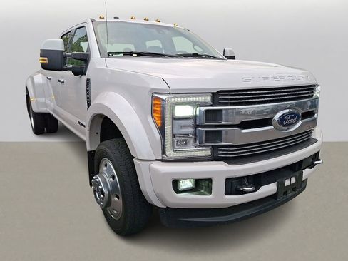 Used 2018 Ford F450 Limited image 3