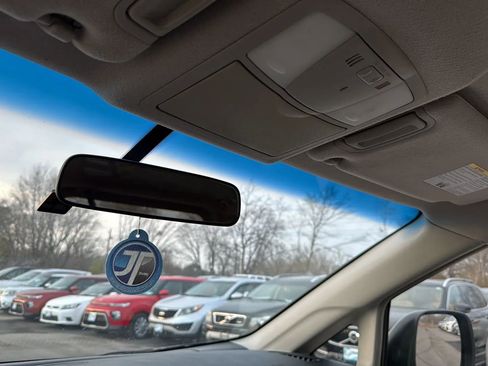 Used 2017 Nissan Quest SV image 27