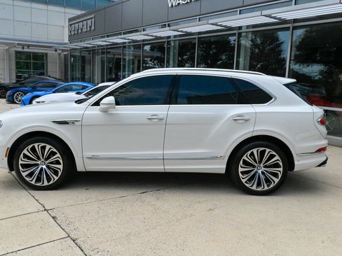 Used 2023 Bentley Bentayga AWD/4WD image 8