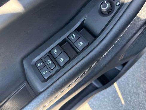 Used 2025 Jeep Grand Cherokee Altitude AWD/4WD image 10