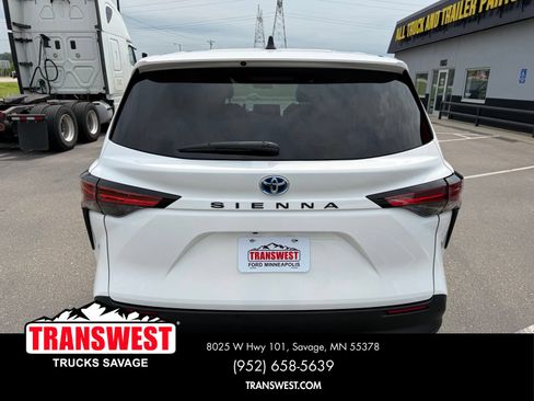 Used 2021 Toyota Sienna LE AWD/4WD image 14