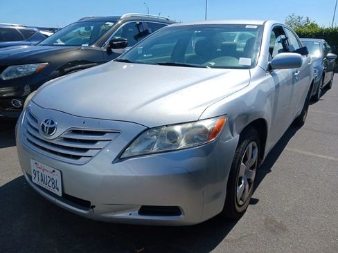 Used 2009 Toyota Camry LE FWD image 2