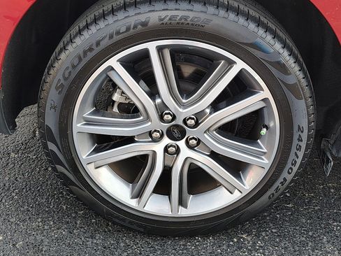 Certified 2024 Ford Edge Titanium AWD/4WD image 11