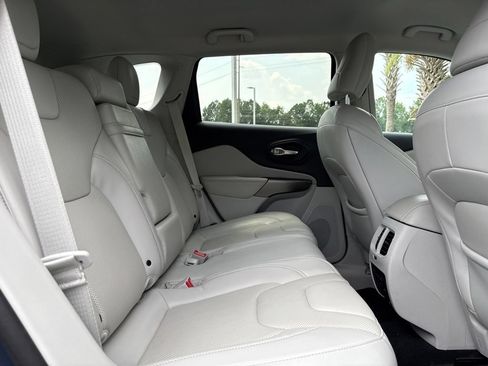 Used 2019 Jeep Cherokee Limited AWD/4WD image 13