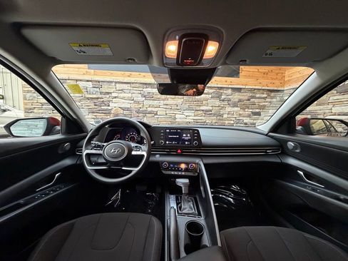Used 2023 Hyundai Elantra SEL image 16