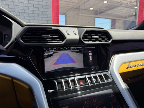 Used 2023 Lamborghini Urus S AWD/4WD image 31