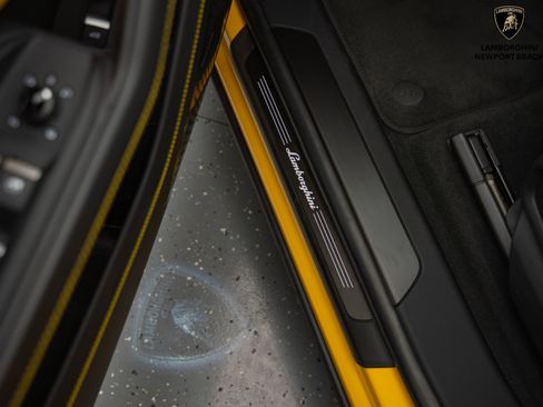 Used 2024 Lamborghini Urus S image 25