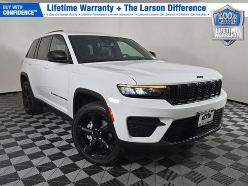 Used 2023 Jeep Grand Cherokee Altitude image 1