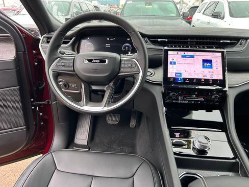 New 2025 Jeep Grand Cherokee Limited w/ Trailer Tow Package AWD/4WD image 11