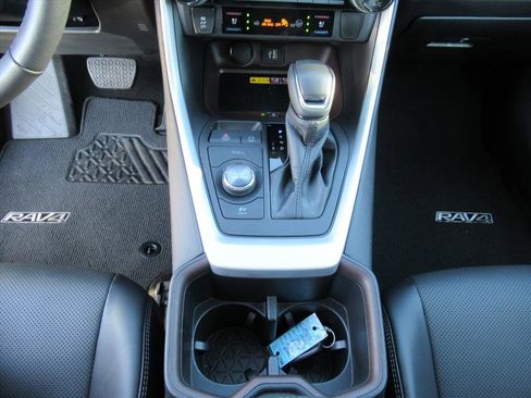 Used 2024 Toyota RAV4 Limited image 22