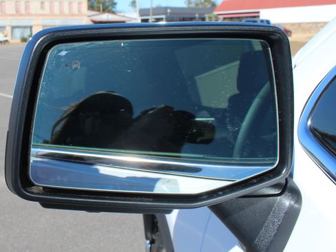 New 2026 GMC Sierra 1500 SLT image 3