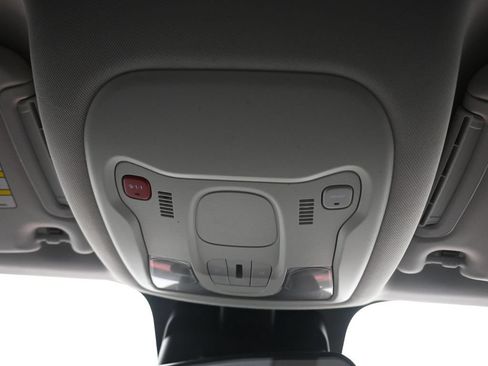 Used 2017 Jeep Renegade Altitude FWD image 23