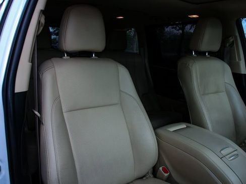 Used 2019 Toyota Highlander Limited image 28