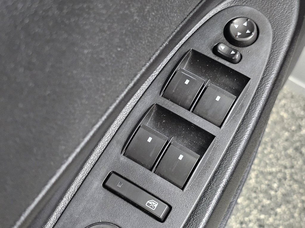 Used 2011 Chevrolet HHR LT FWD image 24