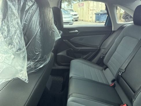 Used 2025 Volkswagen Jetta SE FWD image 8