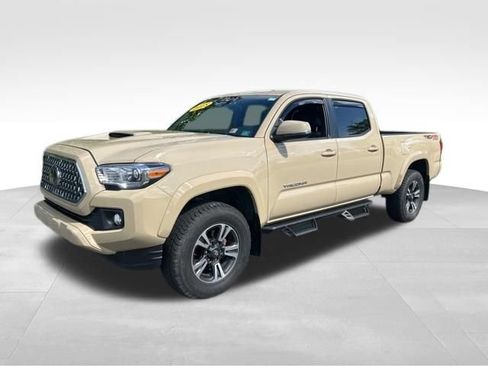 Used 2018 Toyota Tacoma TRD Sport AWD/4WD image 1
