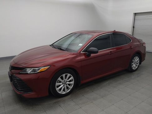 Used 2020 Toyota Camry LE image 2
