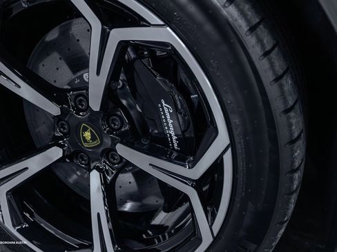 New 2025 Lamborghini Urus SE image 7